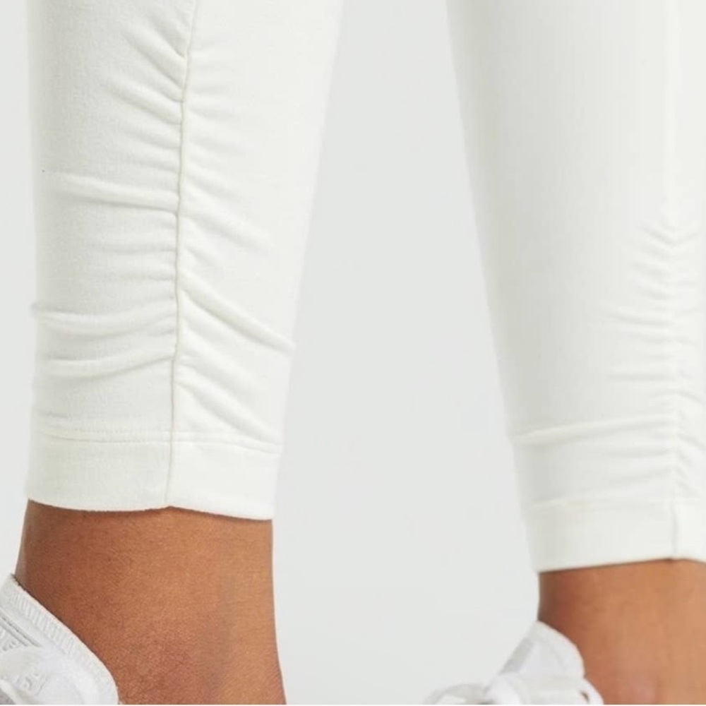 Gym Shark Whitney Simmons Ivory Tapered Athletic
Sweats Stretch Womens SZ. M - Picture 3 of 15